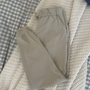 Lululemon khaki joggers Size 8 NWOT